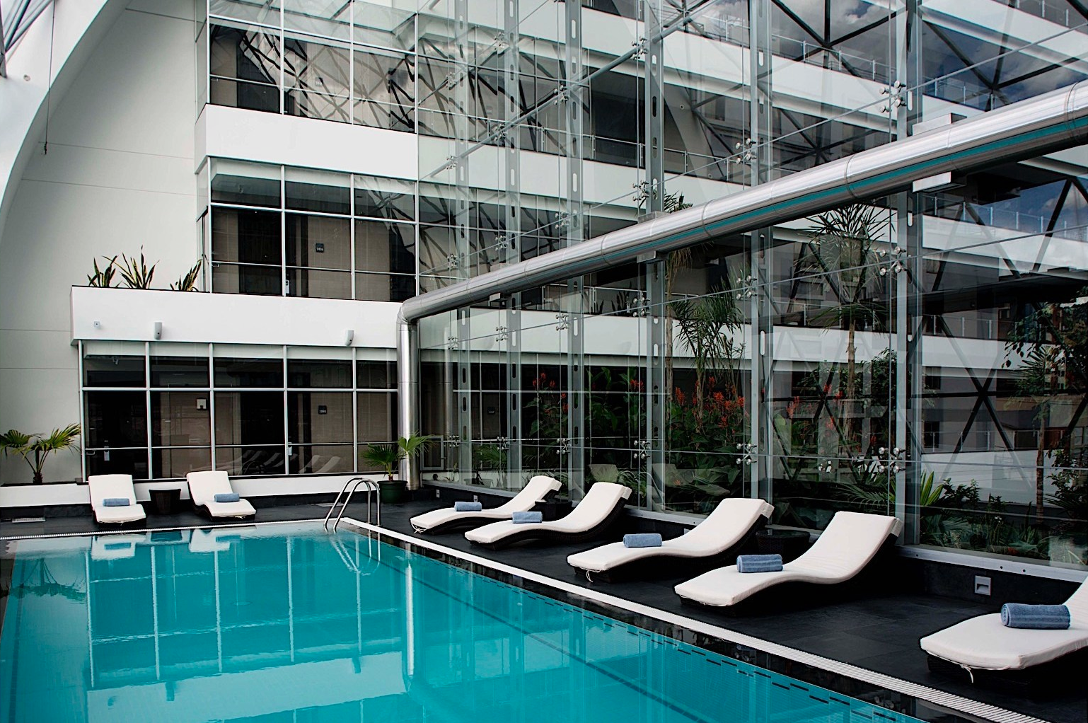 حوض السباحة صورة