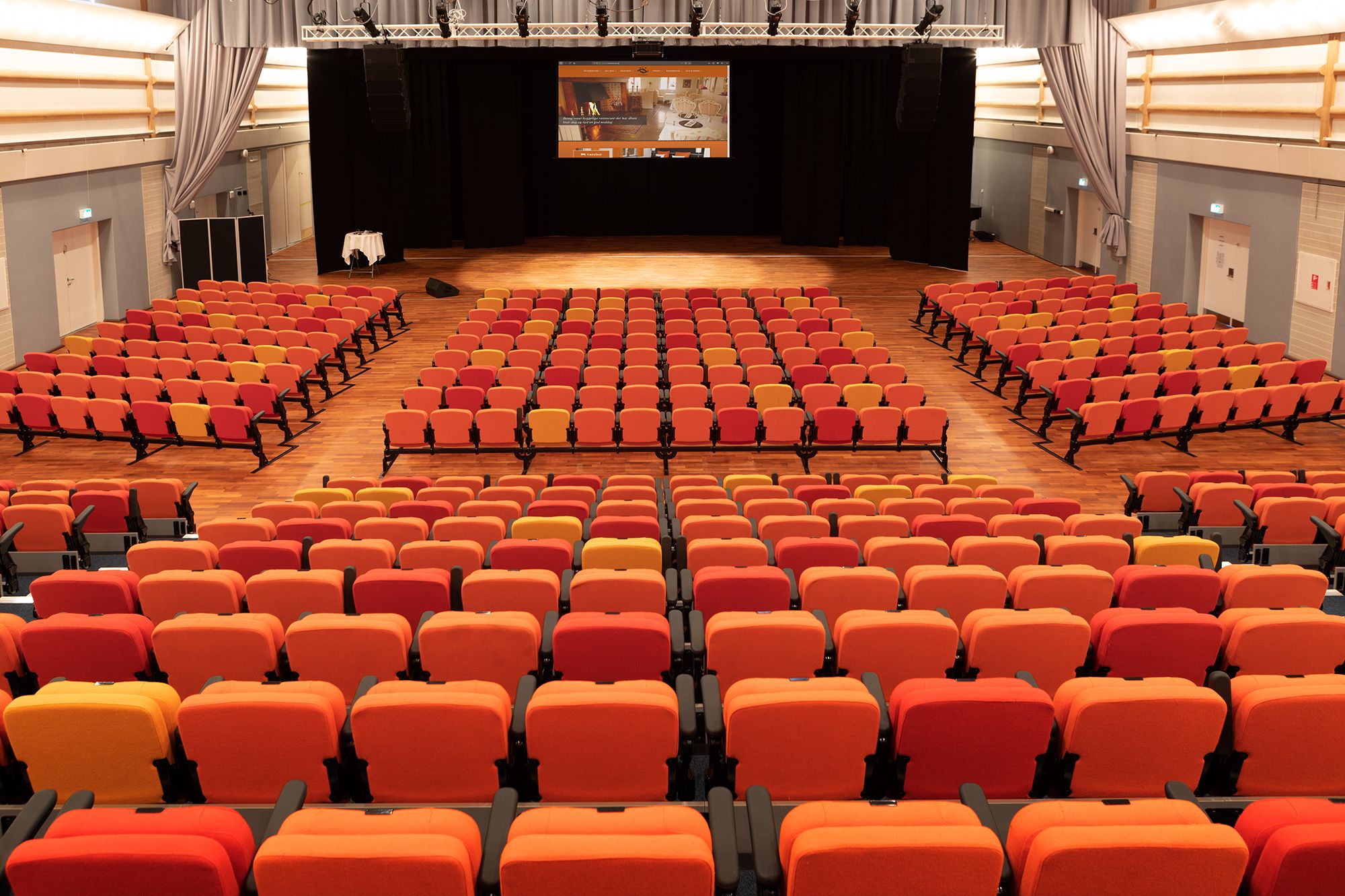 غرفة الاجتماعات