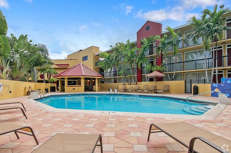 حوض السباحة صورة