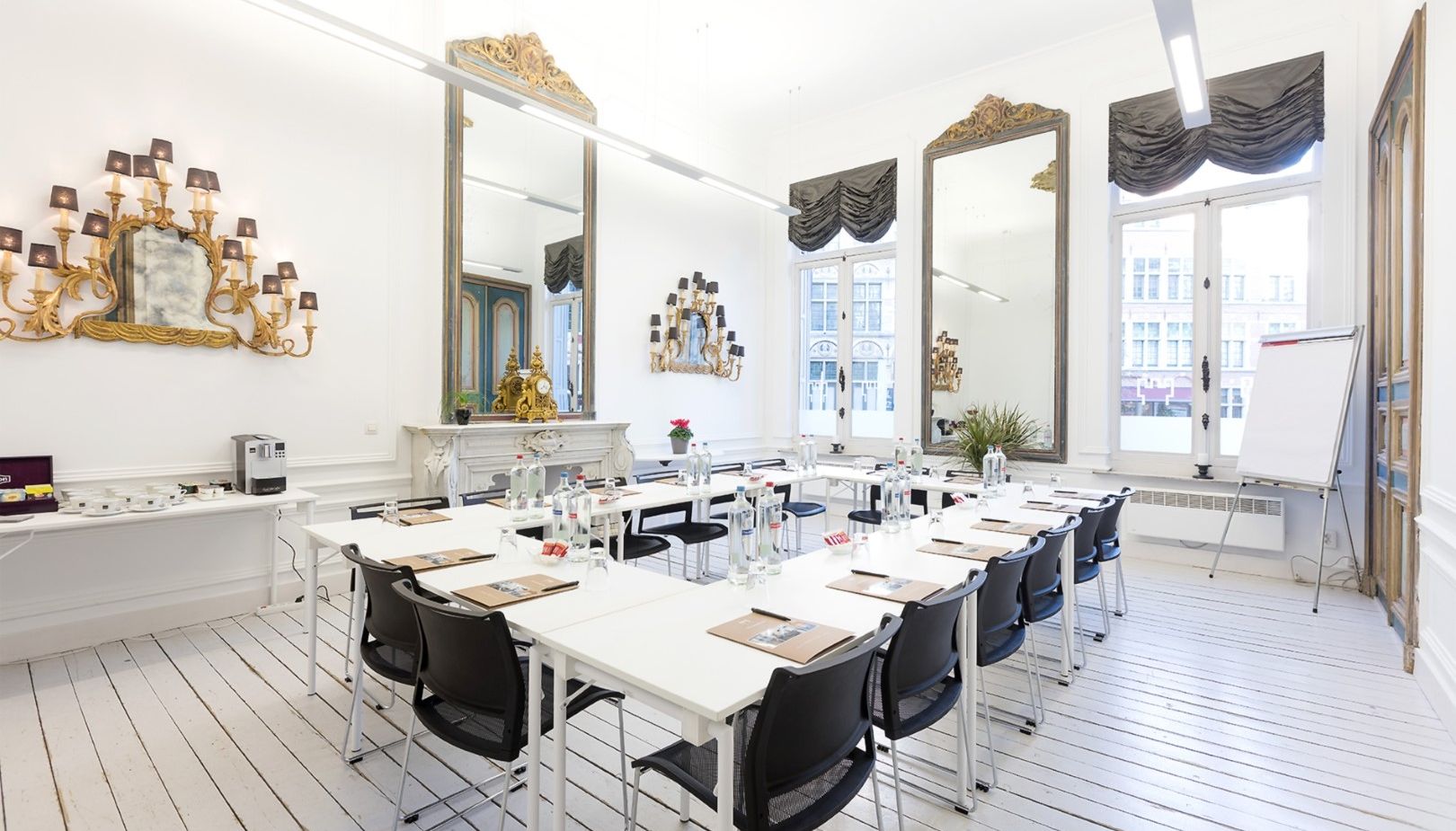 غرفة الاجتماعات