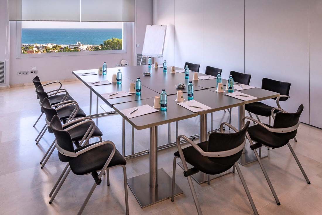 غرفة الاجتماعات