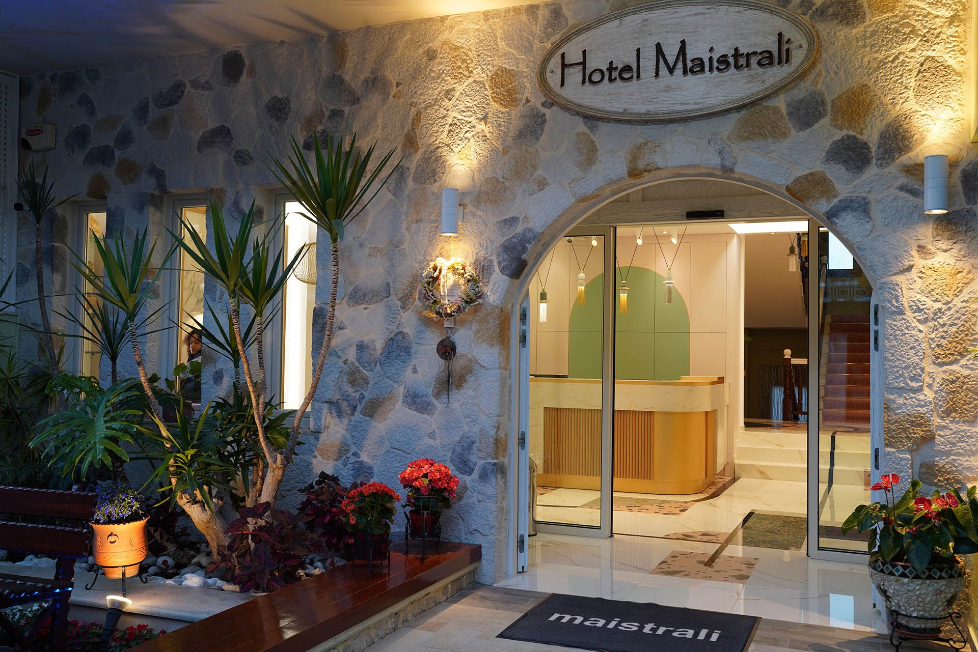 مدخل الفندق