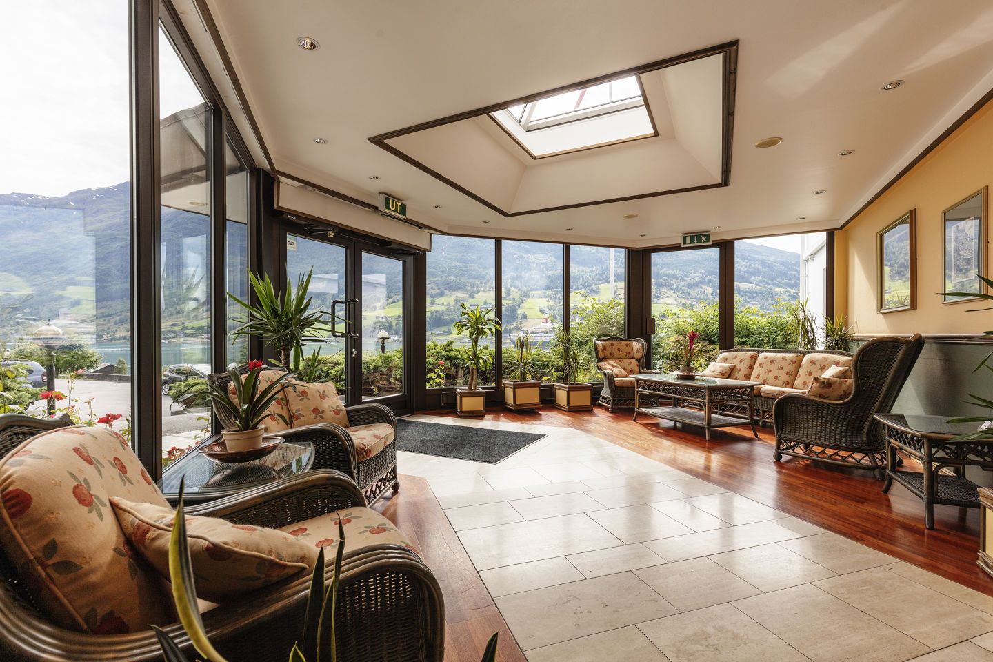 غرفة معيشة صورة