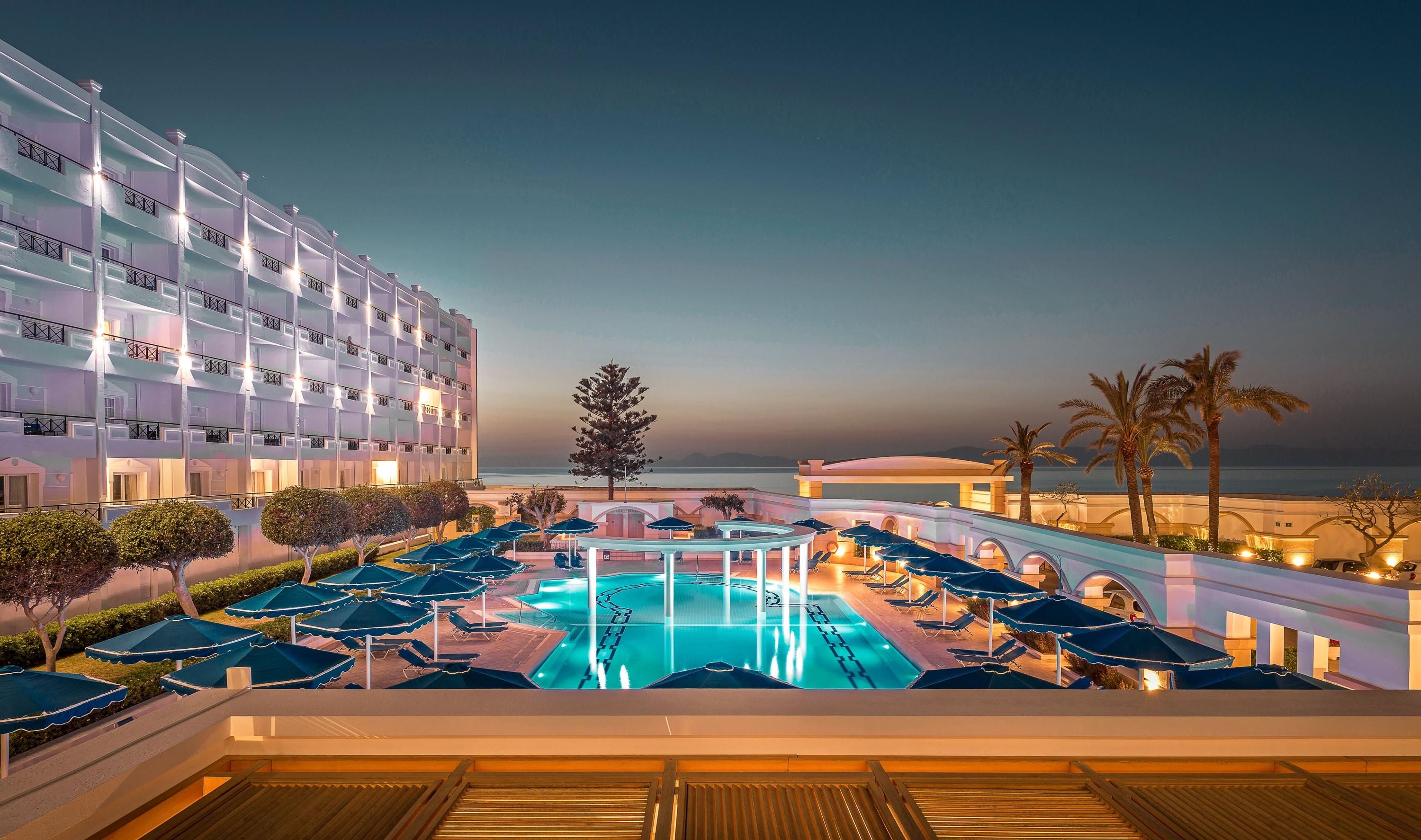 حوض السباحة صورة