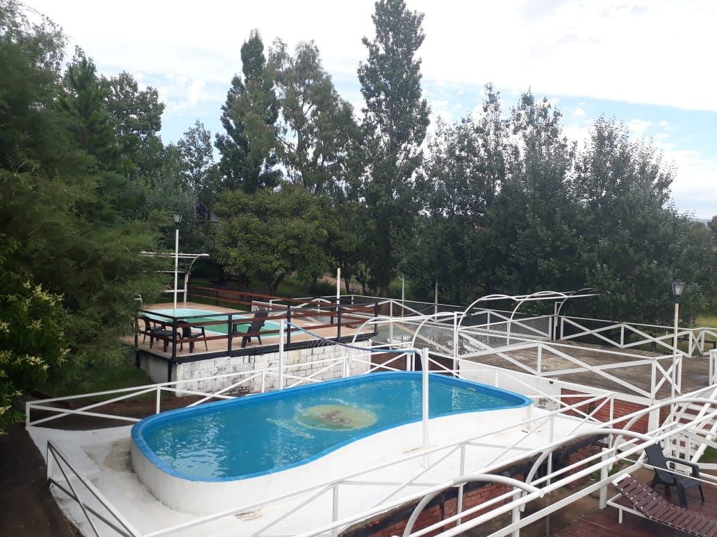 حوض السباحة