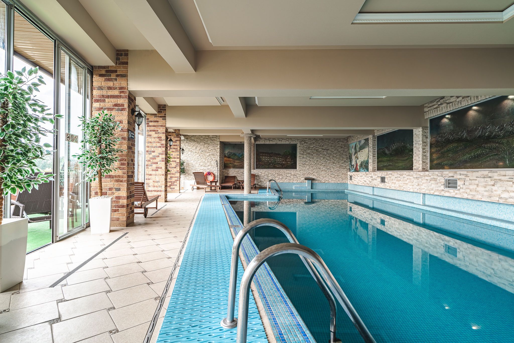 حوض السباحة