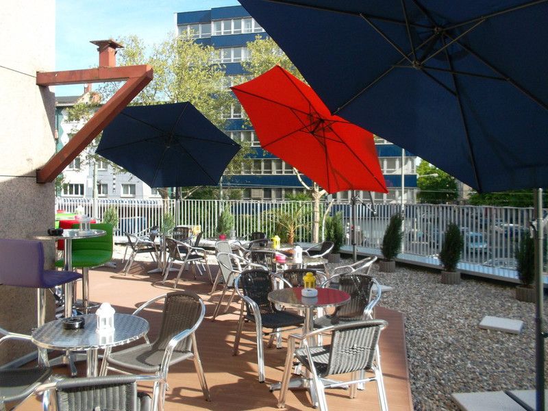 شرفة مرصوفة