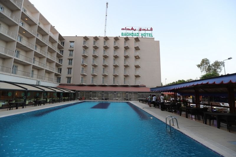 حوض السباحة