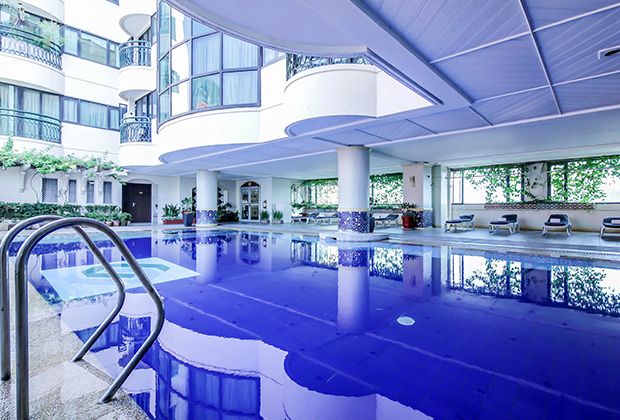 حوض السباحة