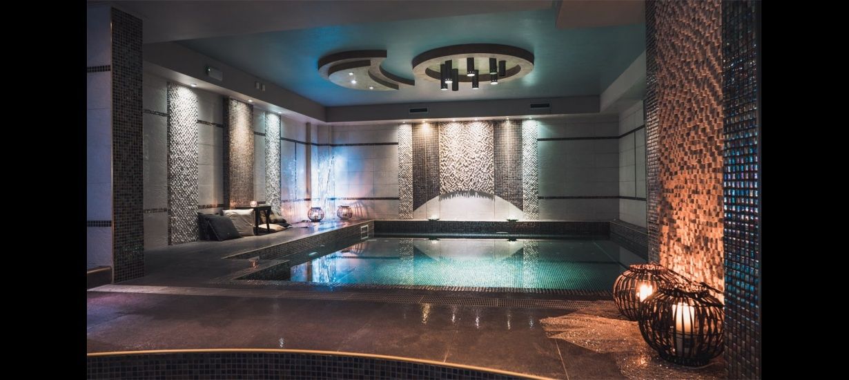 حوض السباحة