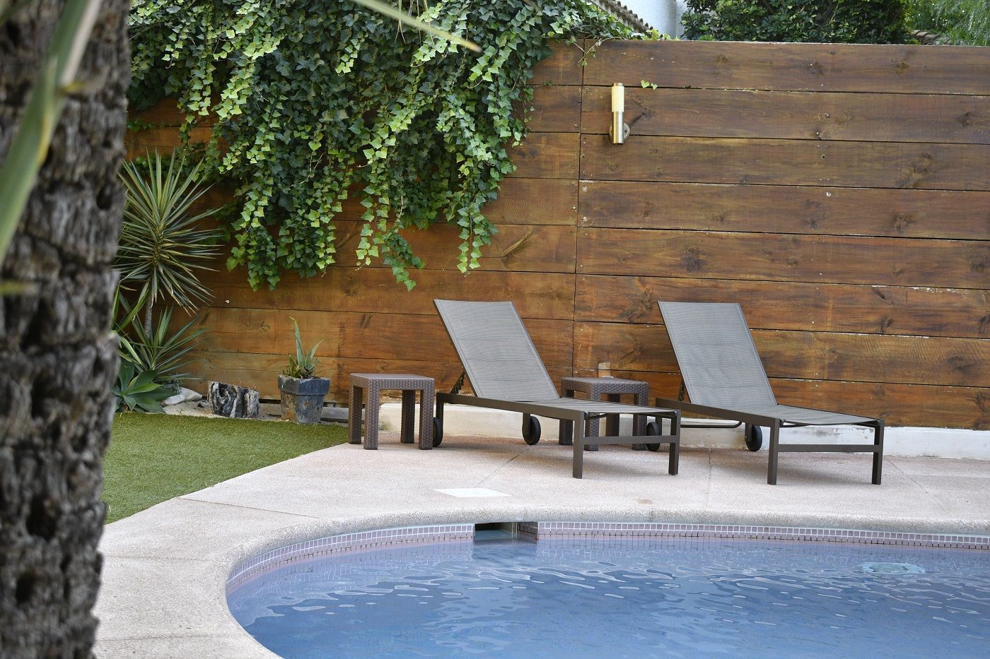 حوض السباحة