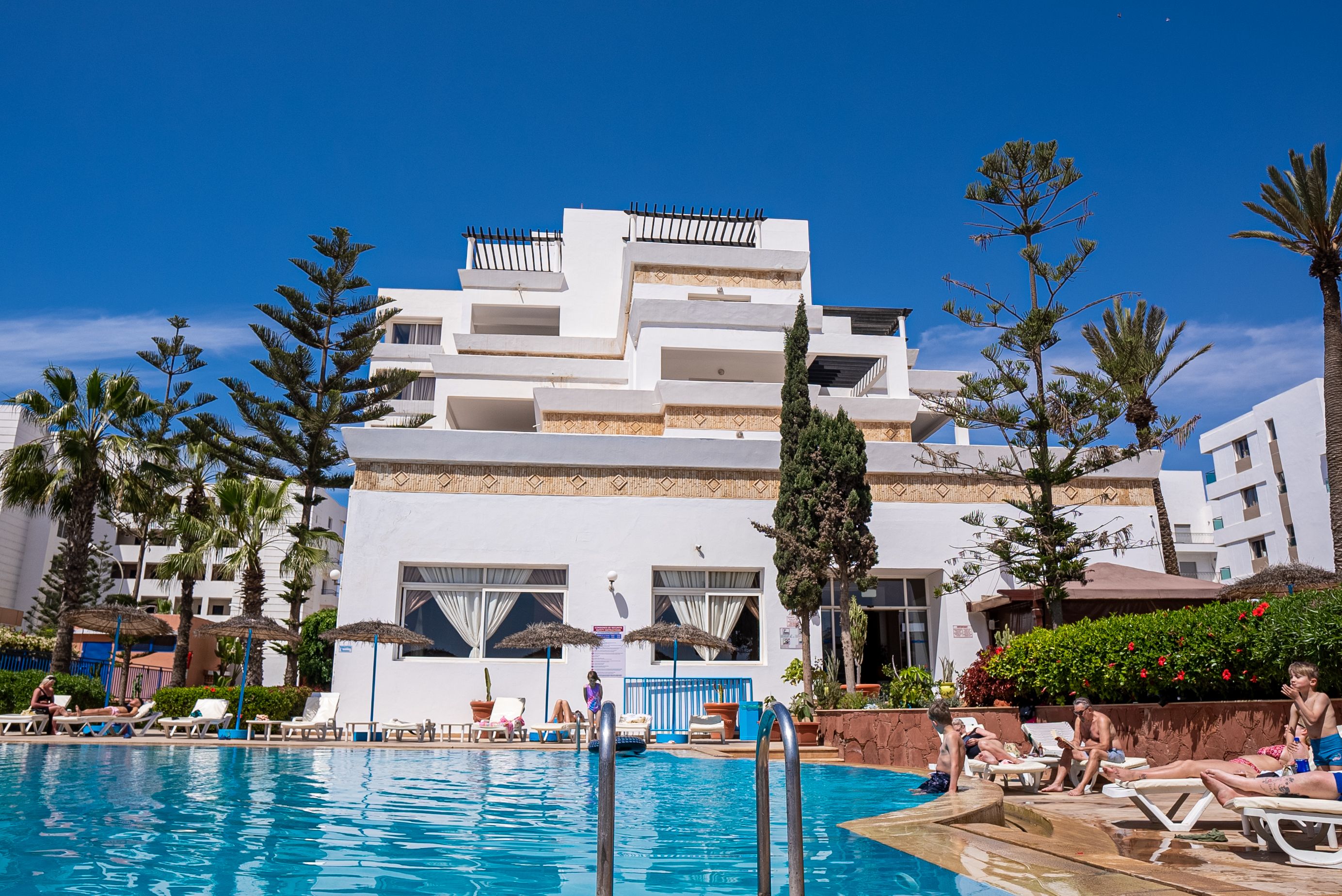 حوض السباحة