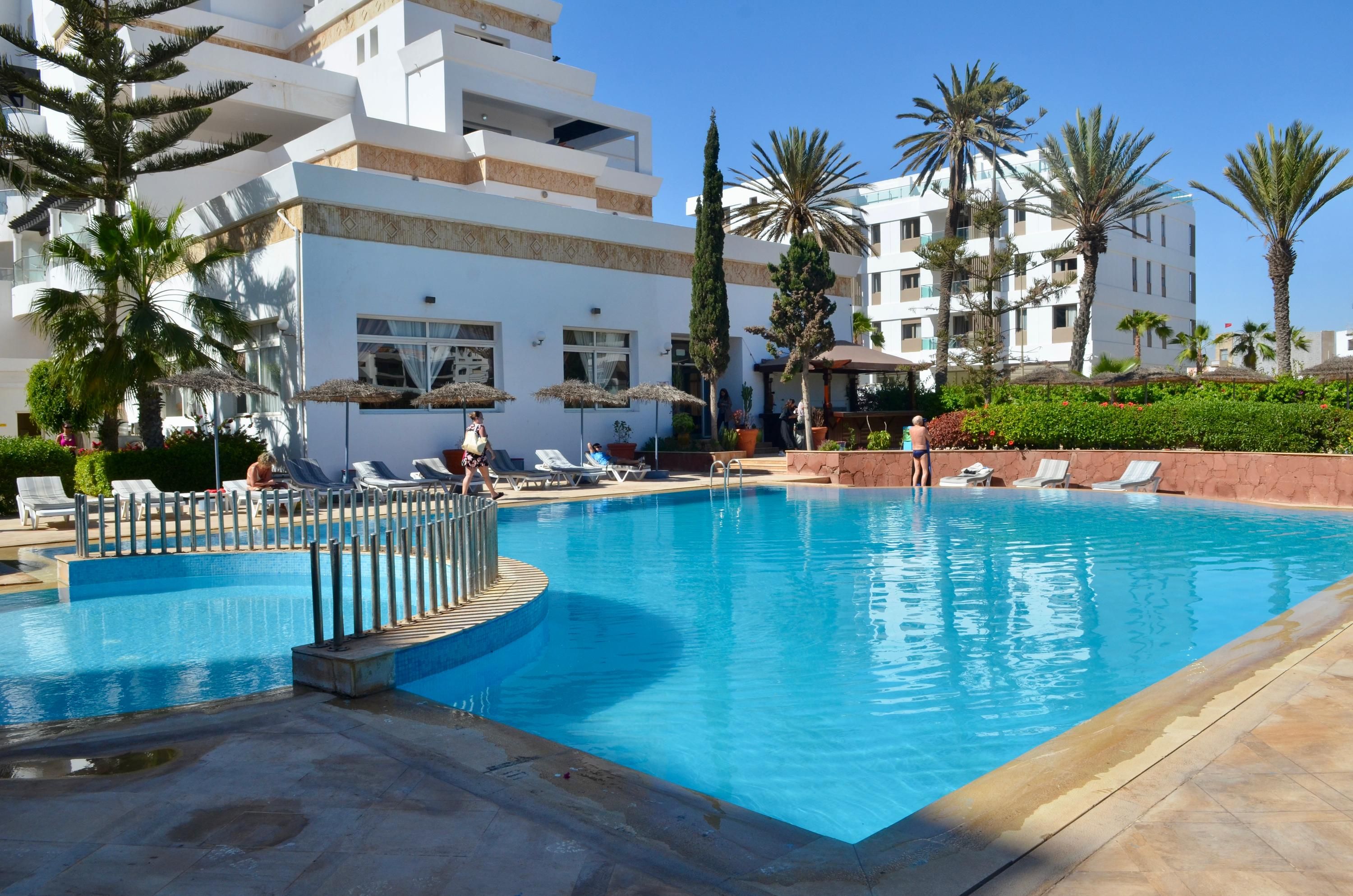 حوض السباحة