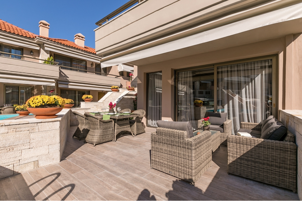 شرفة مرصوفة