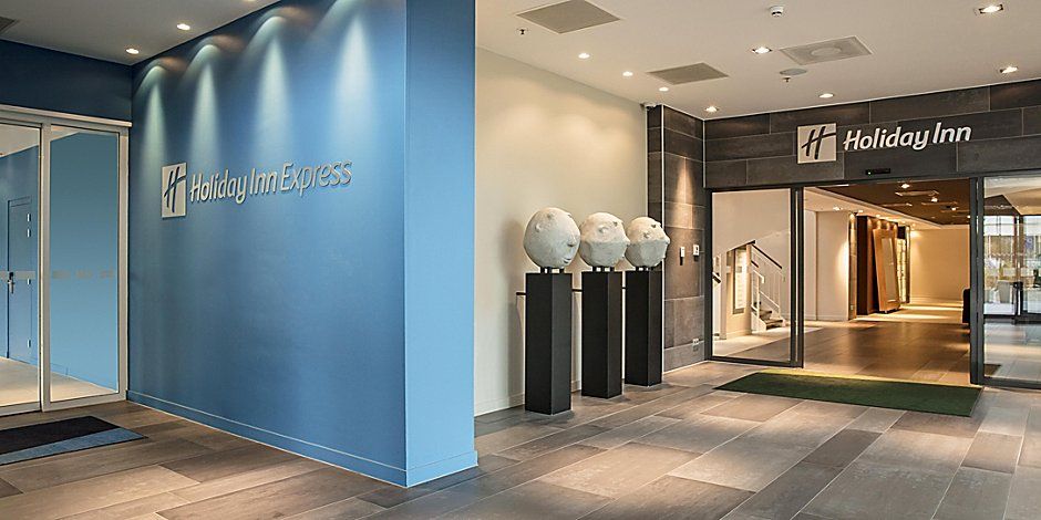 مدخل الفندق