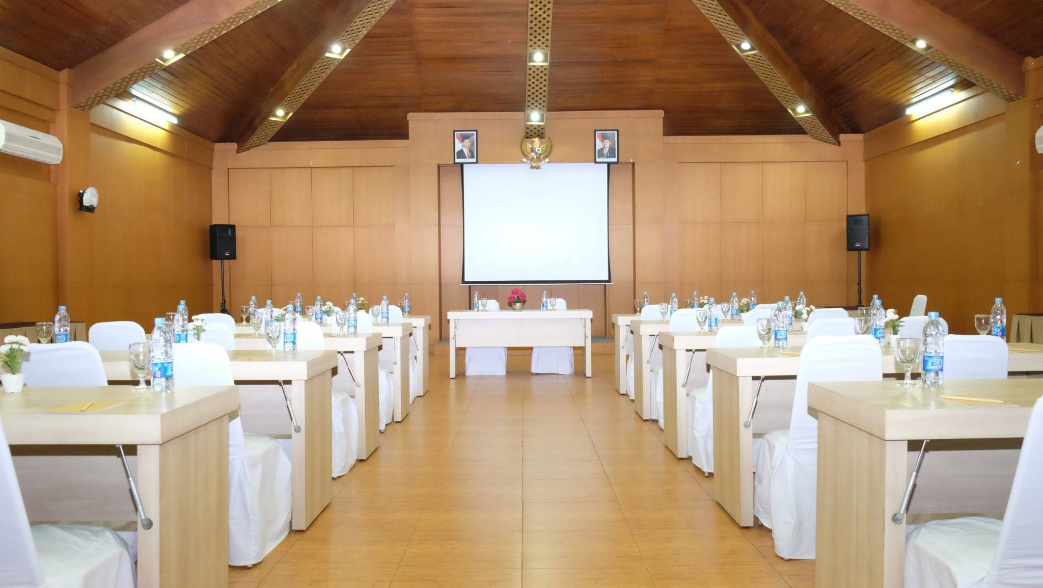 غرفة الاجتماعات