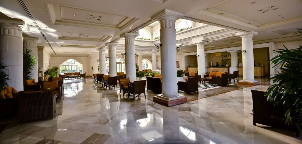 حوض السباحة