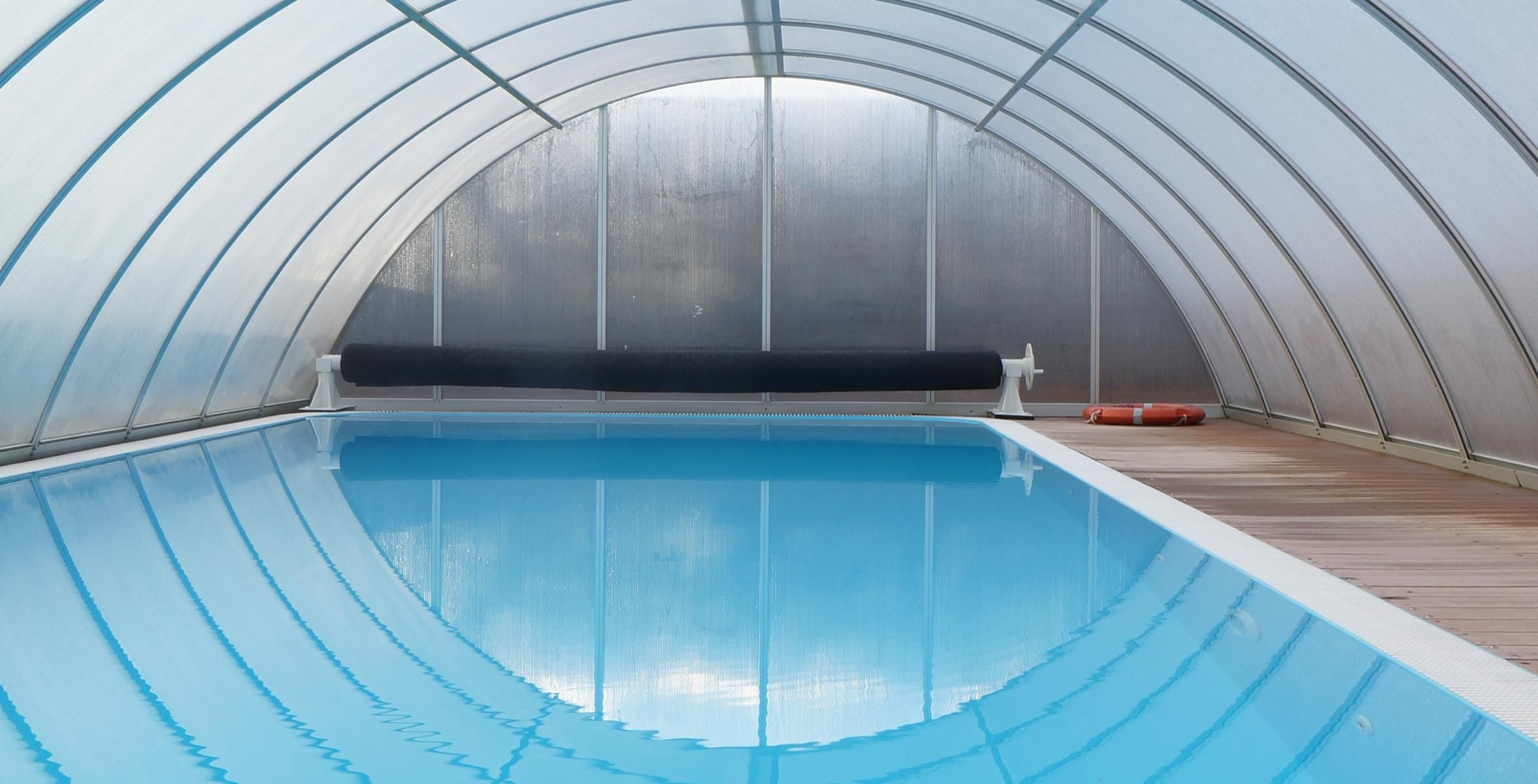 حوض السباحة