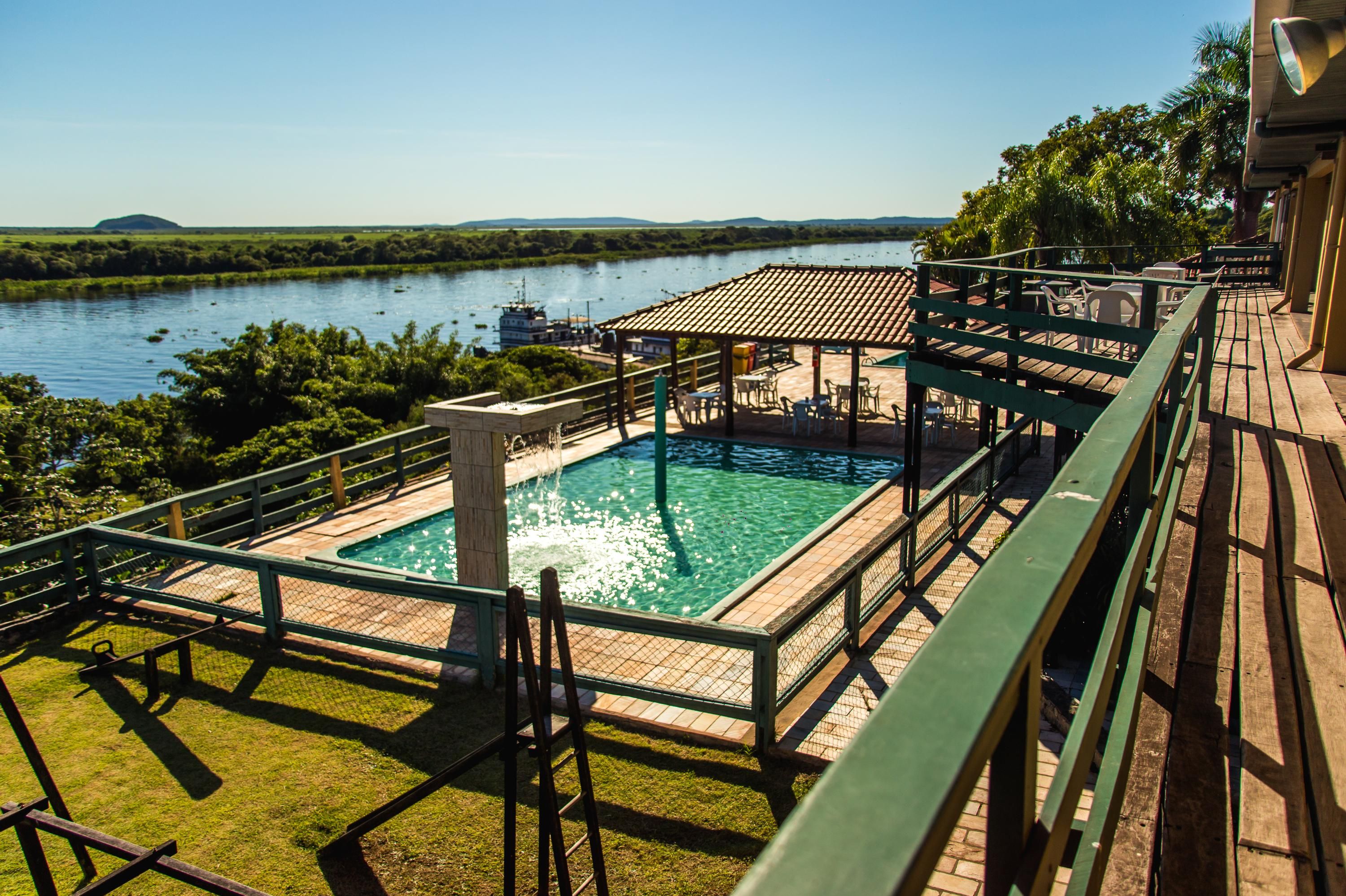 حوض السباحة صورة