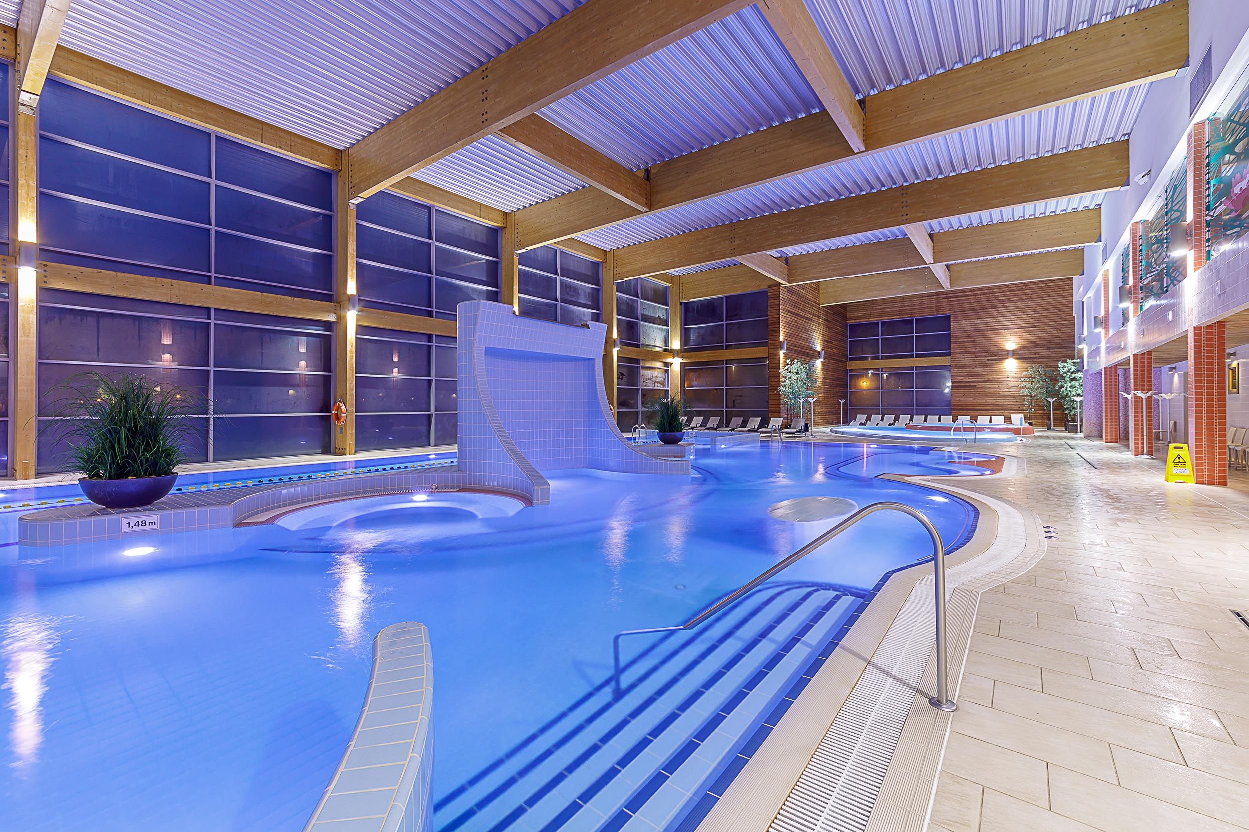 حوض السباحة صورة