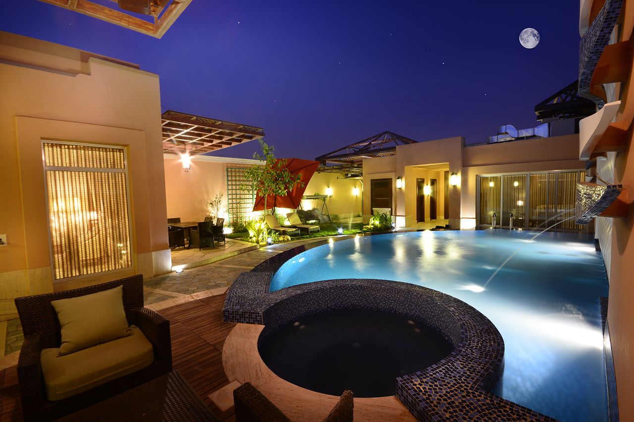 حوض السباحة